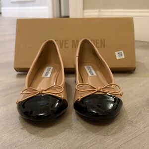 Steve Madden Black and Tan Bow Flats